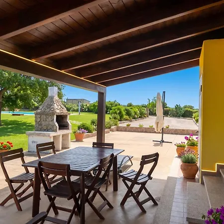 Villa Ulivo With Private Pool, Large Garden And Parking *