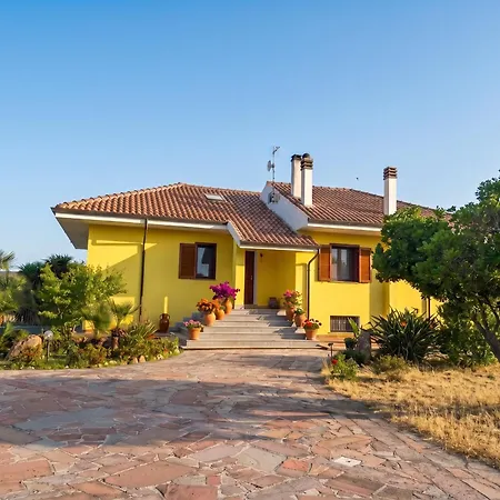 Villa Ulivo With Private Pool, Large Garden And Parking